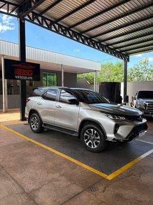 TOYOTA HILUX SW4 2.8 D-4D TURBO DIESEL DIAMOND 7L 4X4 AUTOMÁTICO TOYOTA HILUX SW4 2.8 D-4D TURBO DIESEL DIAMOND 7L 4X4 AUTOMÁTICO